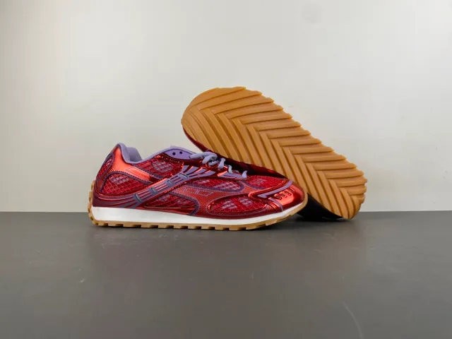 Bottega Veneta Cassette Tênis Lifestyle Metálicos Vermelho e Roxo 12