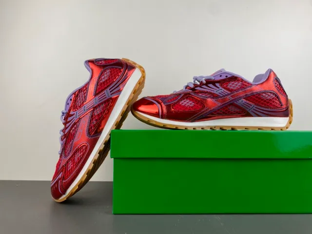 Bottega Veneta Cassette Tênis Lifestyle Metálicos Vermelho e Roxo 14