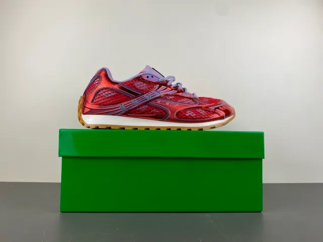 Bottega Veneta Cassette Tênis Lifestyle Metálicos Vermelho e Roxo 15