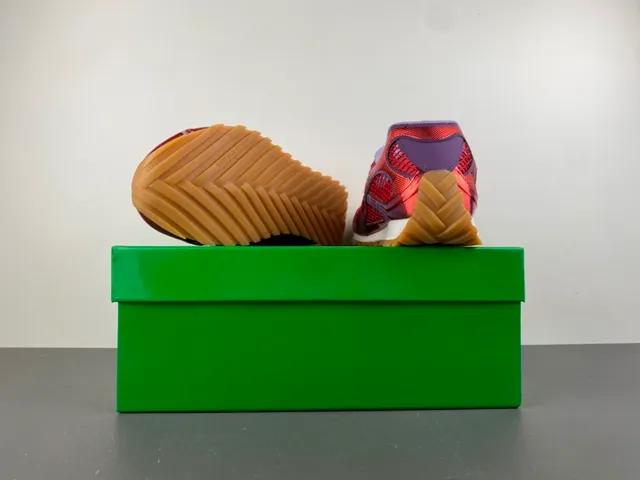 Bottega Veneta Cassette Tênis Lifestyle Metálicos Vermelho e Roxo 16