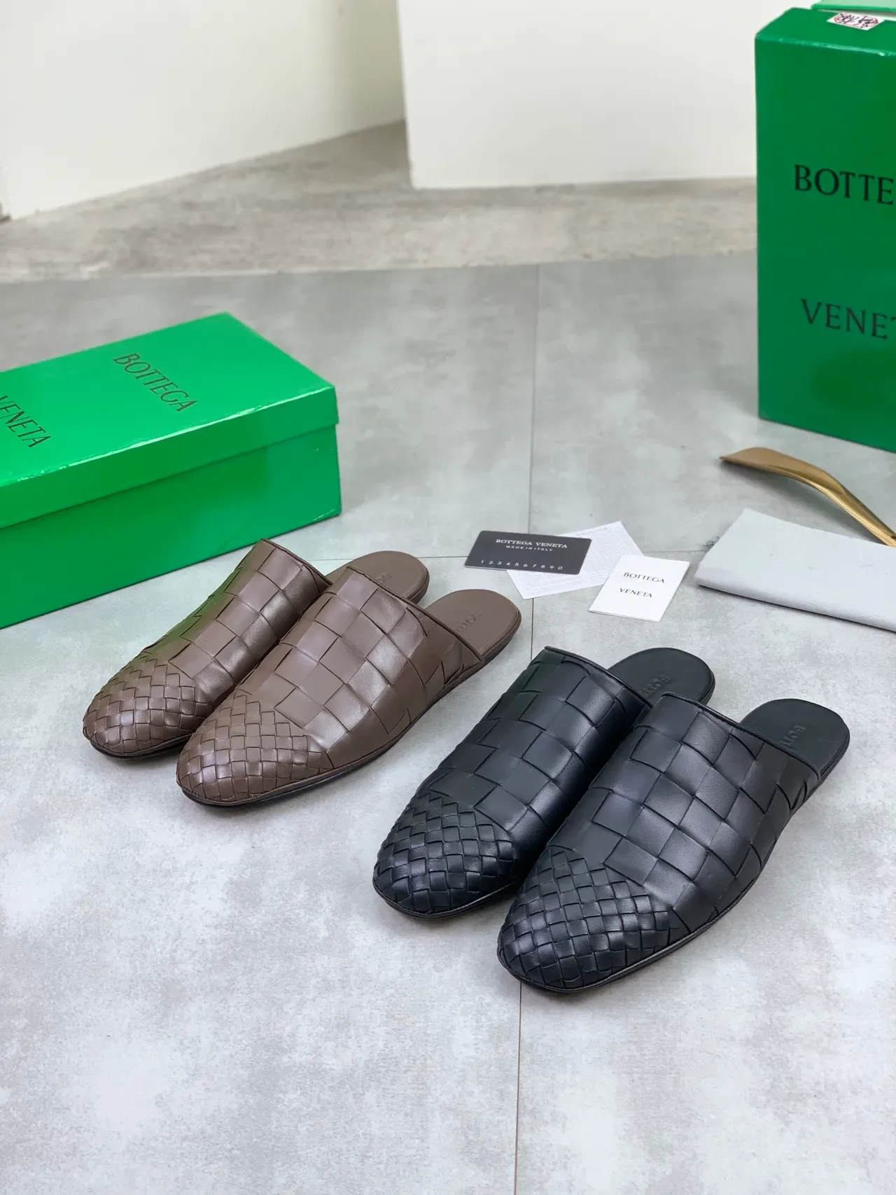 Bottega Veneta Cassette Woven Pantoufles en Cuir Marron 2