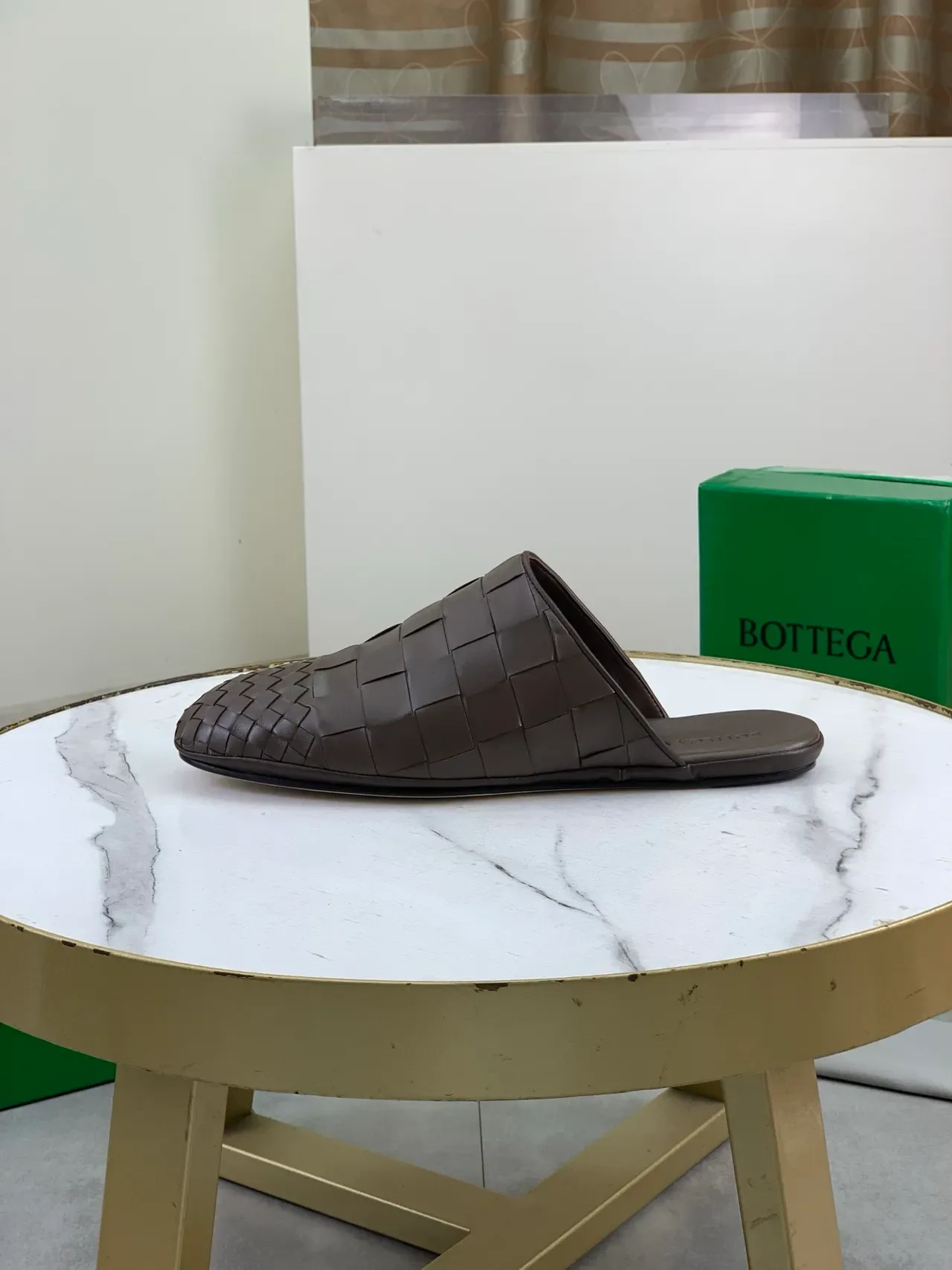 Bottega Veneta Cassette Woven Pantoufles en Cuir Marron 6