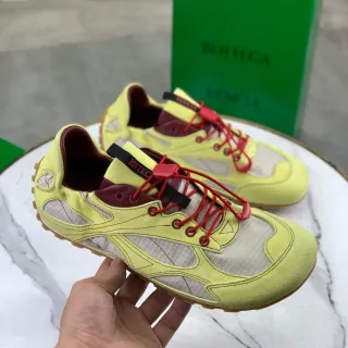 Bottega Veneta أصفر الليمون والبرجوندي أحذية رياضية للأسلوب الحياة مربوطة بالأربطة