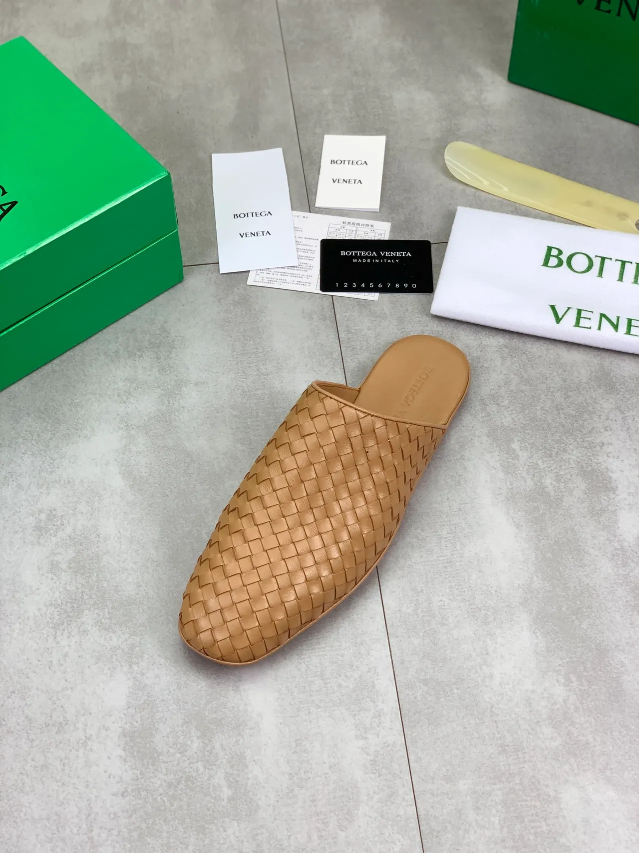 Bottega Veneta 沙丁鱼米色 Intrecciato 编织皮革 穆勒 轮廓 休闲鞋 2
