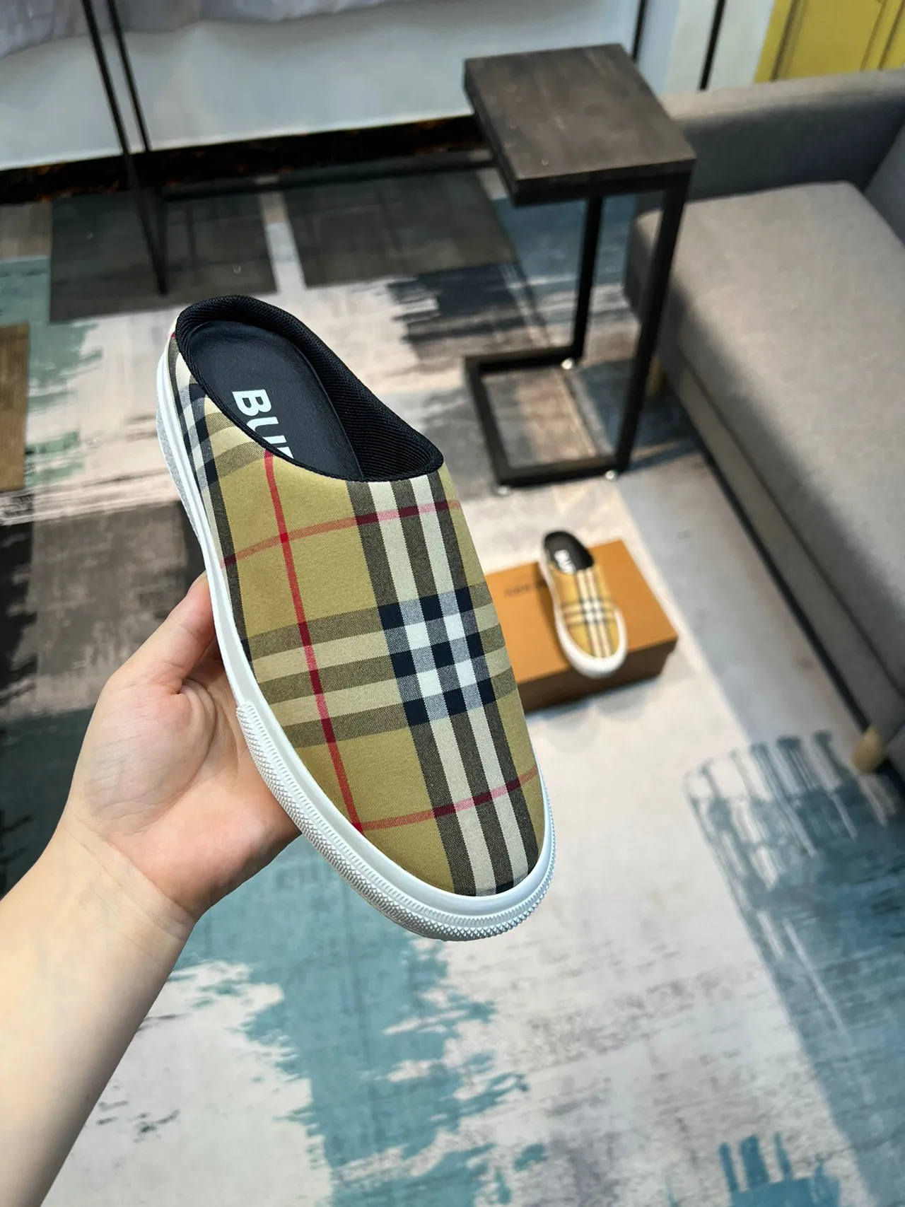 Burberry Chaussures mules en textile beige blanc à carreaux sans talon 6