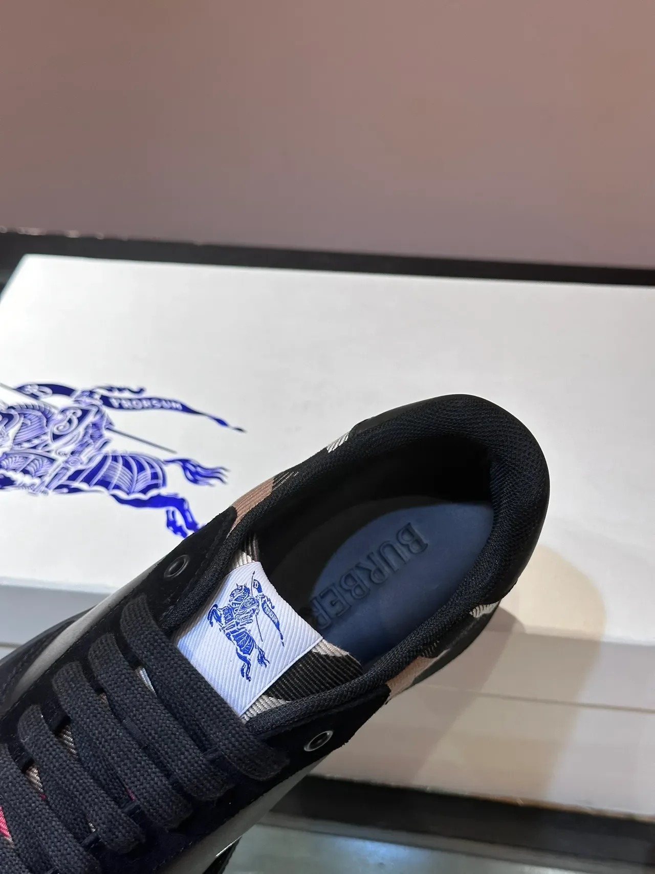 Burberry Noir Beige Low-Top Daim et Tissu à Carreaux Supérieur Lifestyle Sneakers 3