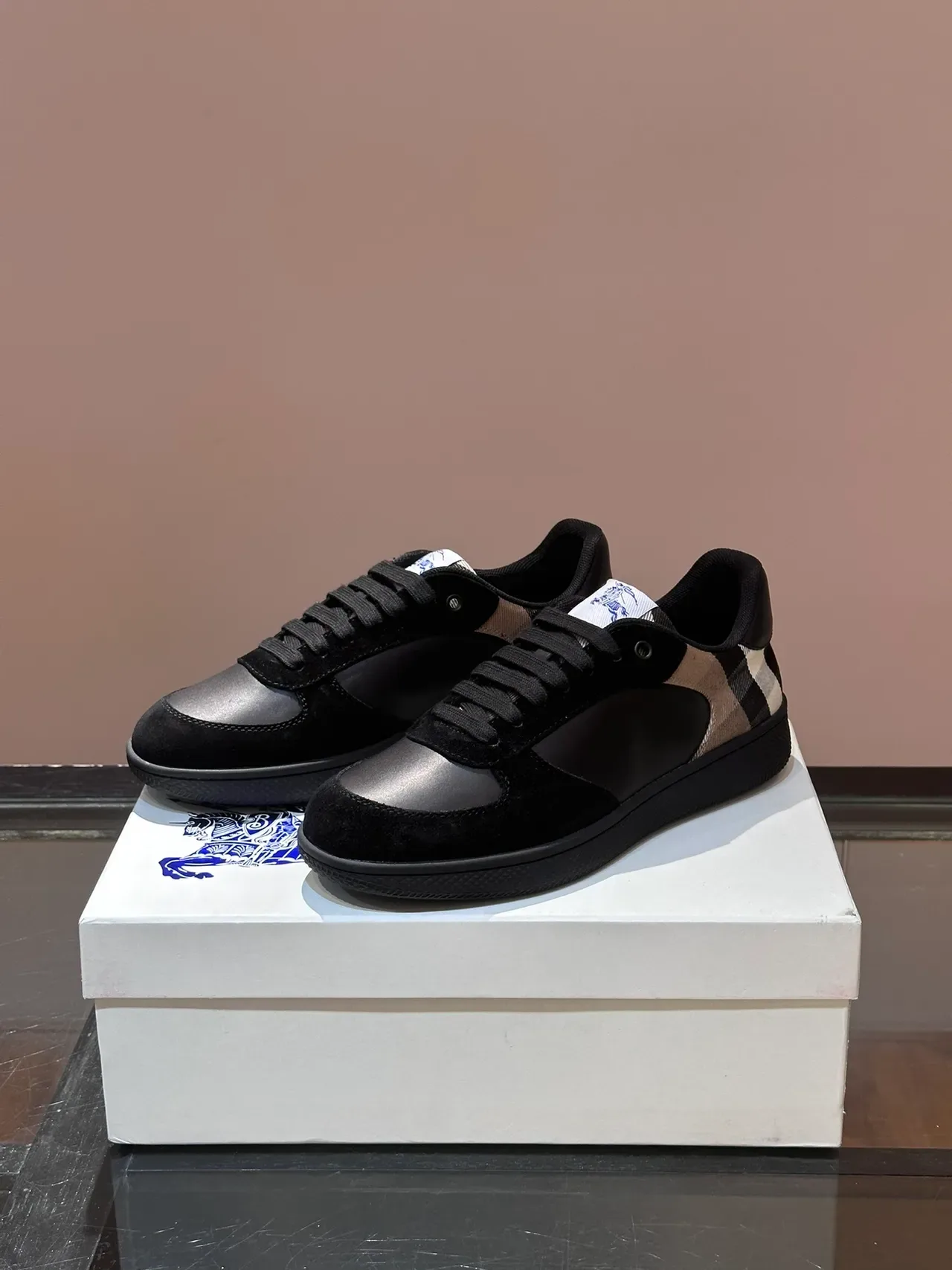 Burberry Noir Beige Low-Top Daim et Tissu à Carreaux Supérieur Lifestyle Sneakers 5