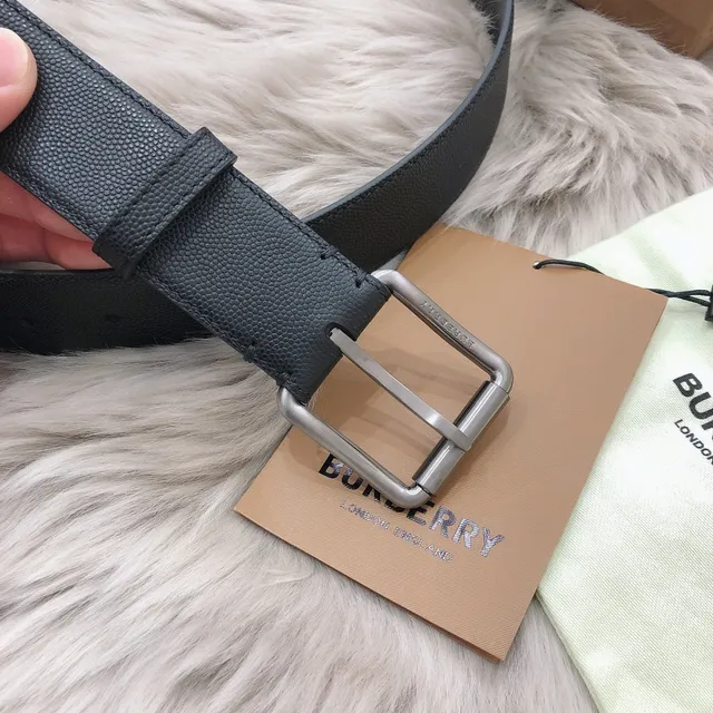 Burberry Black Beige Textured Grain Matte Rectangular Buckle Leather Belt 4