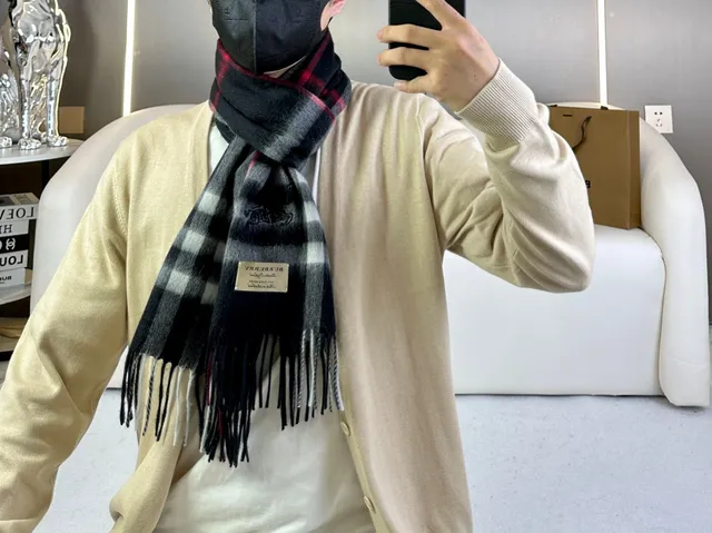 Burberry কালো লাল ক্লাসিক চেক প্যাটার্ন ফ্রিঞ্জড এন্ডস ক্যাশমির স্কার্ফ 2