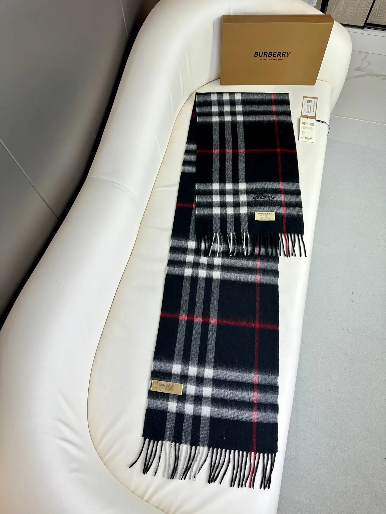 Burberry কালো লাল ক্লাসিক চেক প্যাটার্ন ফ্রিঞ্জড এন্ডস ক্যাশমির স্কার্ফ 7