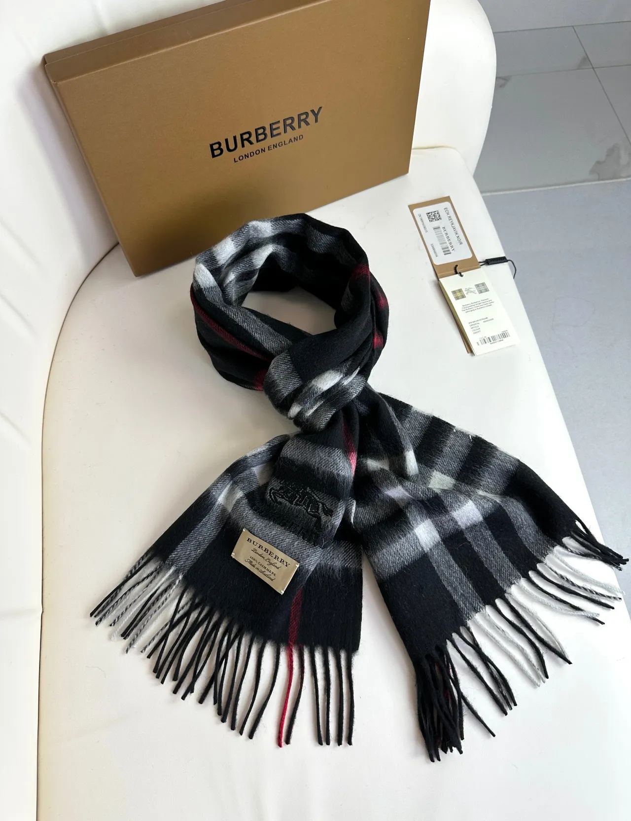 Burberry কালো লাল ক্লাসিক চেক প্যাটার্ন ফ্রিঞ্জড এন্ডস ক্যাশমির স্কার্ফ 8