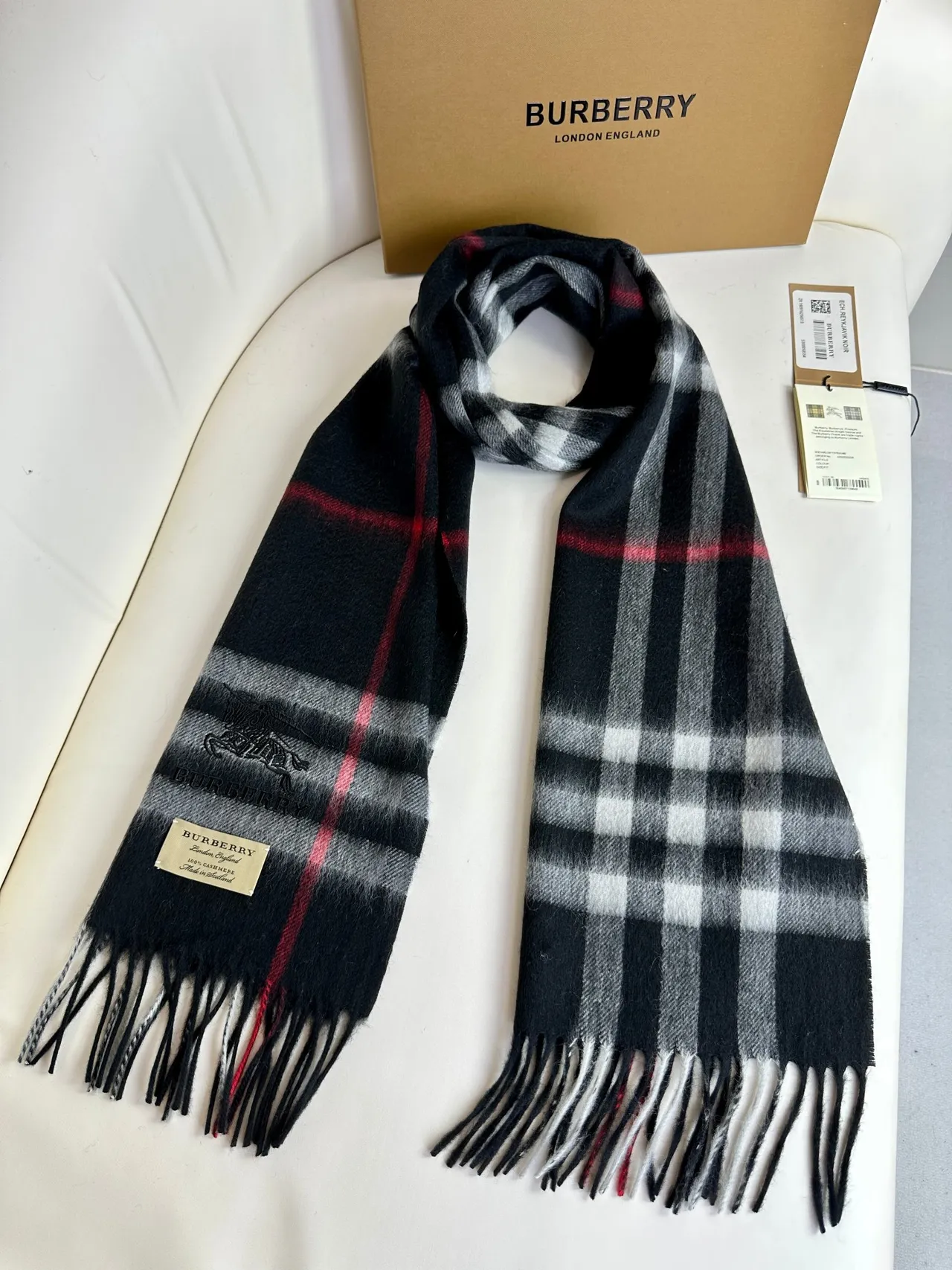 Burberry কালো লাল ক্লাসিক চেক প্যাটার্ন ফ্রিঞ্জড এন্ডস ক্যাশমির স্কার্ফ 9