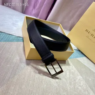 Burberry কালো রূপালী কণিকাযুক্ত রিভার্সিবল লেদার বেল্ট