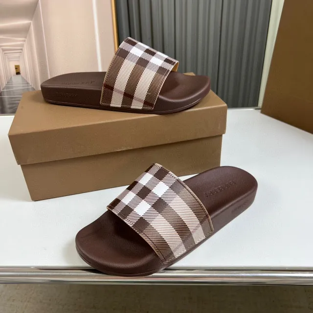 Burberry বাদামি বেইজ এক স্ট্র্যাপ স্লাইড মোল্ডেড রাবার একমात्र চপ্পল 4
