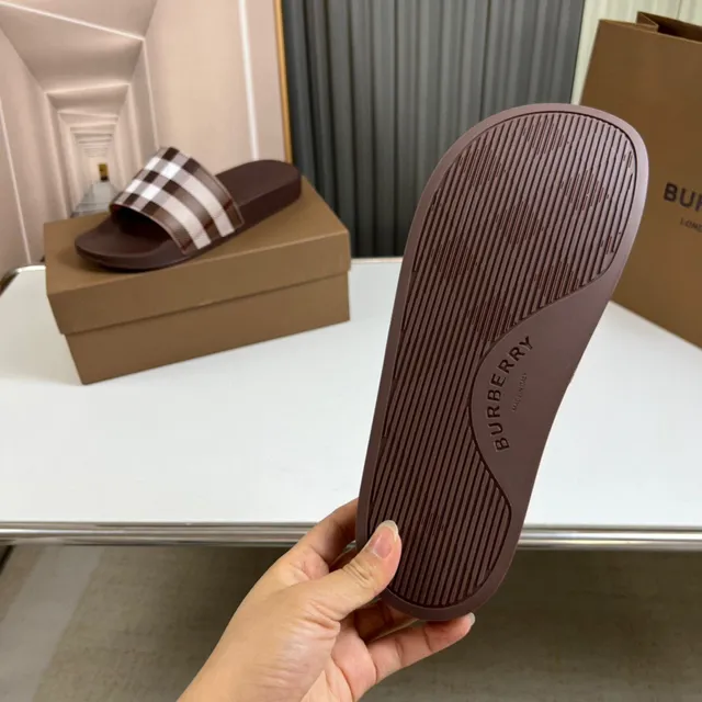 Burberry বাদামি বেইজ এক স্ট্র্যাপ স্লাইড মোল্ডেড রাবার একমात्र চপ্পল 9