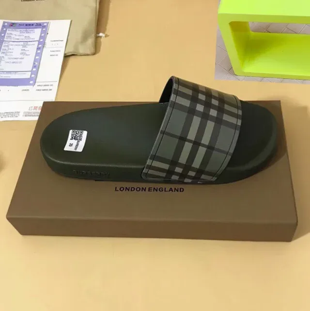 Burberry Check Pattern Slide Slippers 4