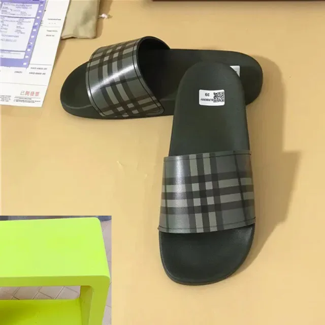Burberry Check Pattern Slide Slippers 6