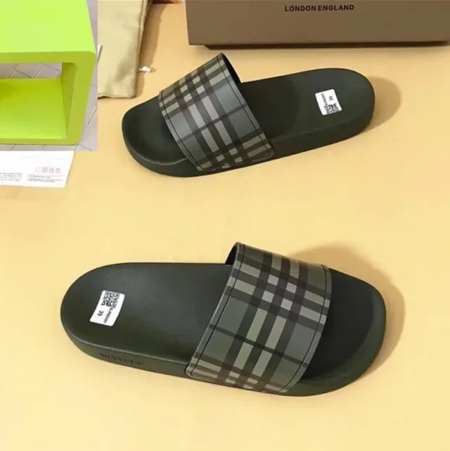 Burberry Check Pattern Slide Slippers 8