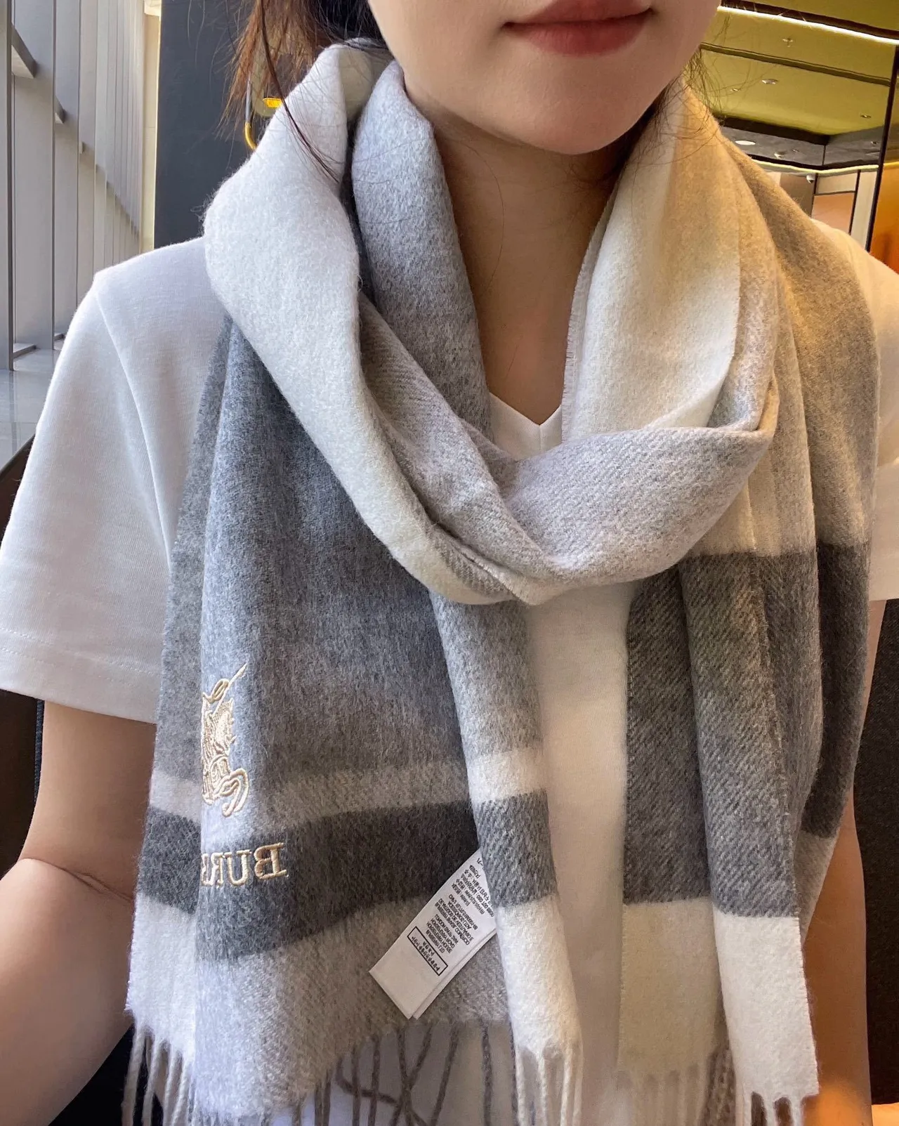 Burberry Écharpe en Cachemire à Carreaux 2