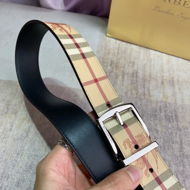 Burberry Haymarket Check Beige Red Reversible Boucle Impression Ceinture en Cuir 3