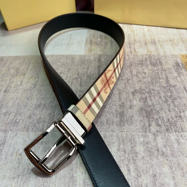 Burberry Haymarket Check Beige Red Reversible Boucle Impression Ceinture en Cuir 4