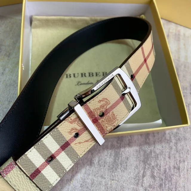 Burberry Haymarket Check Beige Red Reversible Boucle Impression Ceinture en Cuir 5