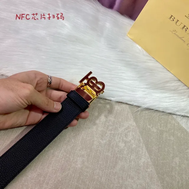 Burberry Knight Noir Marron Pebbled Doré TB Monogramme Boucle Ceinture en cuir 2