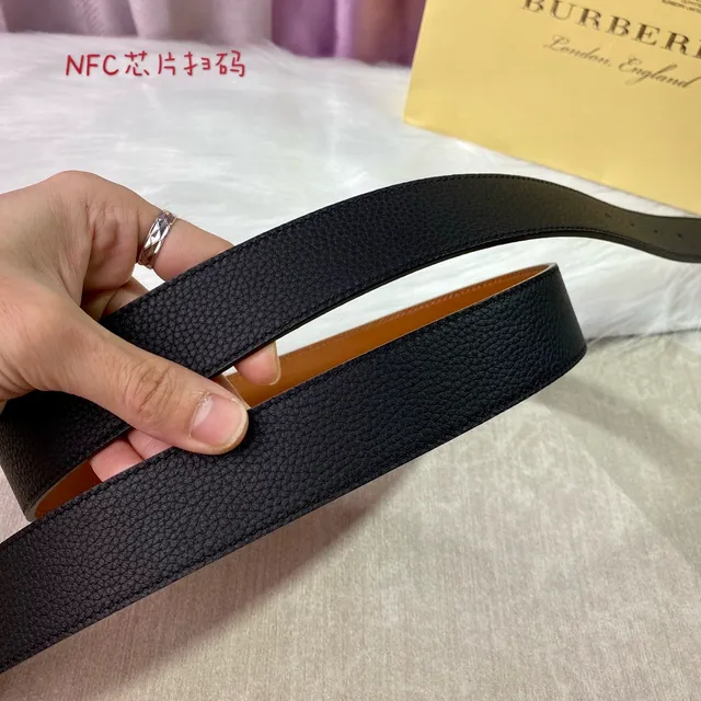 Burberry Knight Noir Marron Pebbled Doré TB Monogramme Boucle Ceinture en cuir 5