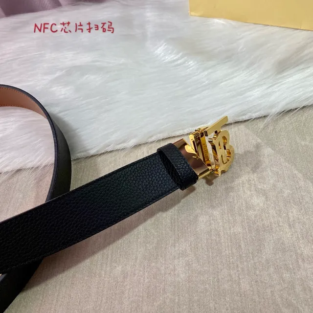Burberry Knight Noir Marron Pebbled Doré TB Monogramme Boucle Ceinture en cuir 7