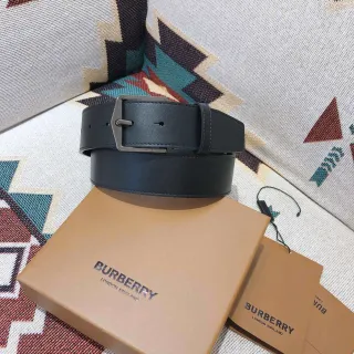 Burberry Knight কালো চামড়ার বেল্ট