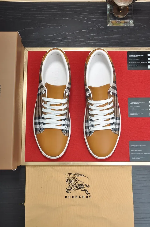 Burberry Knight Check et sneakers lifestyle en cuir tan 4