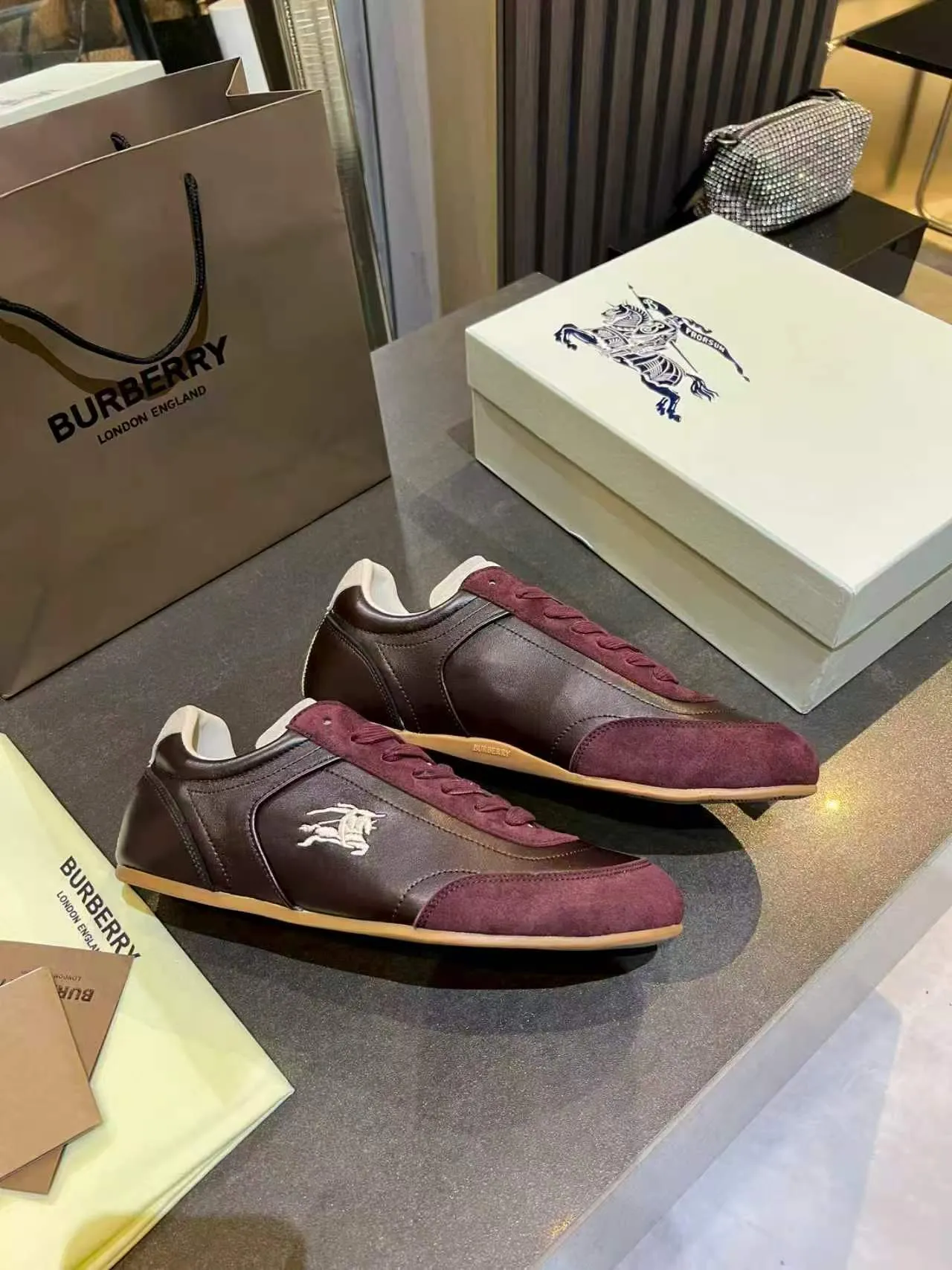 Burberry Knight Chaussures Lifestyle Cuir et Daim à deux tons 4
