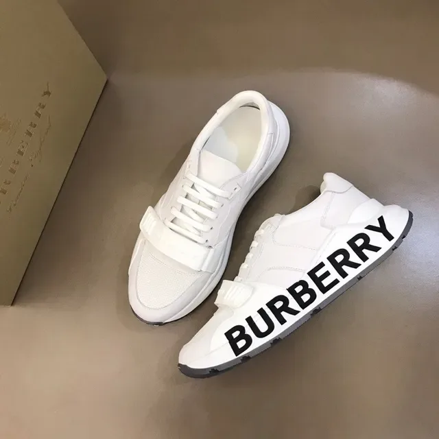 Burberry Knight Chaussures Lifestyle avec Logo Blanc sur la Semelle Intermédiaire 3