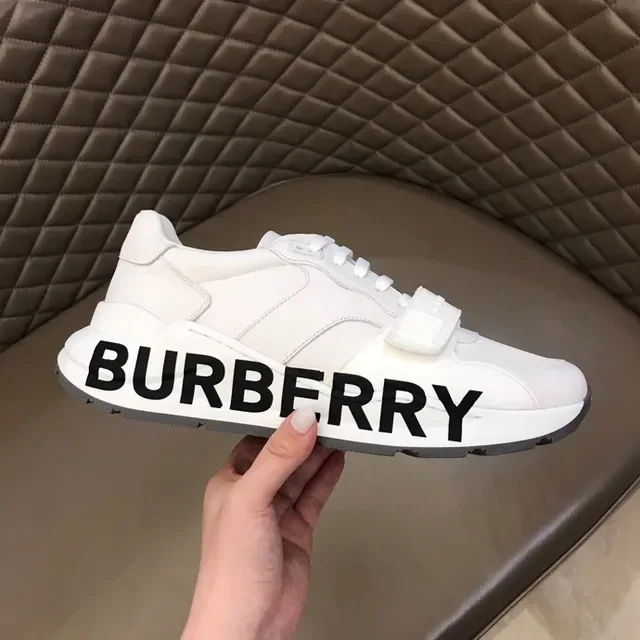 Burberry Knight Chaussures Lifestyle avec Logo Blanc sur la Semelle Intermédiaire 7