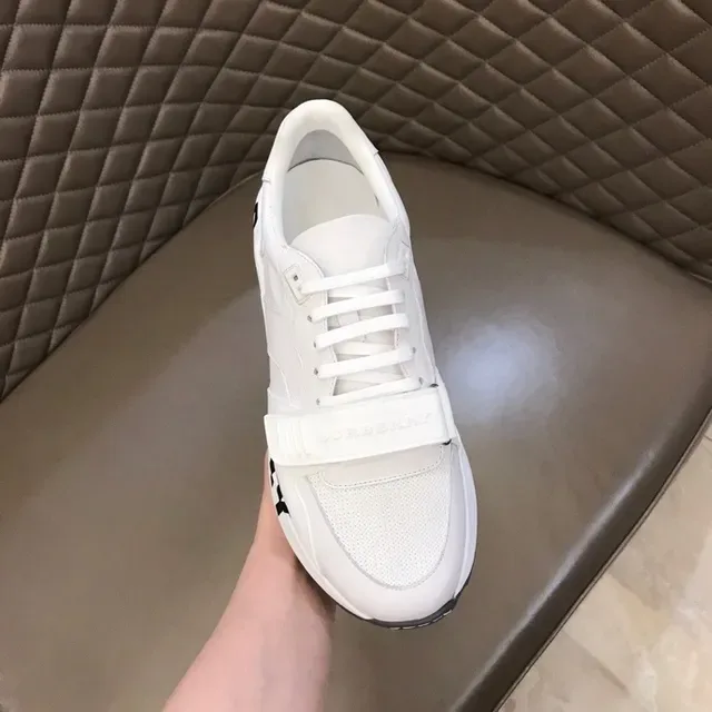 Burberry Knight Chaussures Lifestyle avec Logo Blanc sur la Semelle Intermédiaire 9