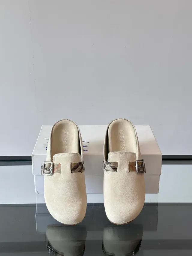 Burberry Lola Mocassin Daim Beige Marron avec Sangle et Boucle 3