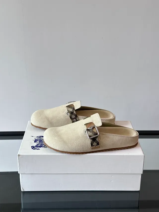 Burberry Lola Mocassin Daim Beige Marron avec Sangle et Boucle 4