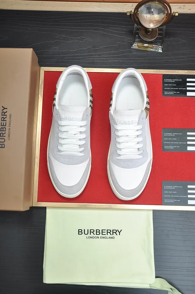 Burberry Lola Blanc Beige Baskets Lifestyle Basses en Daim et Cuir Panelées 4