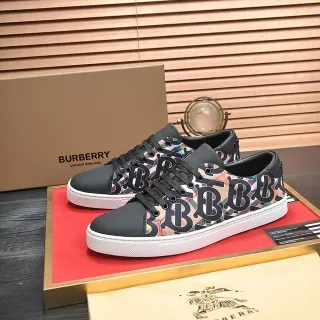 Burberry মনোগ্রাম প্রিন্ট কালো এবং সাদা লাইফস্টাইল স্নিকার