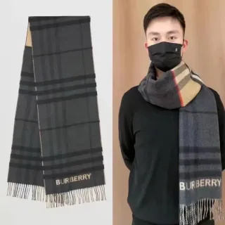 Burberry نوفا تشيك وشاح كشميري رمادي فحمي