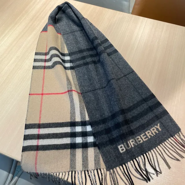 Burberry Nova Check Écharpe en Cachemire Gris Charbon 3