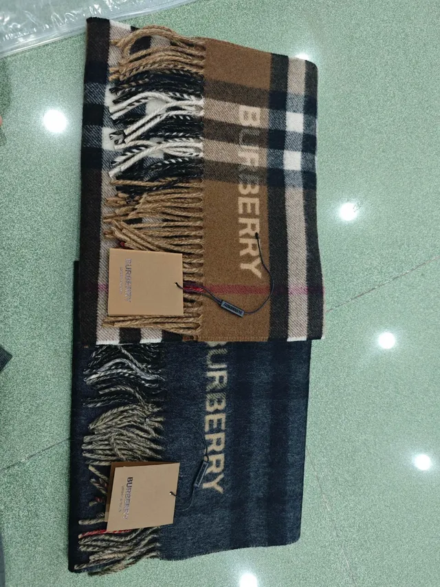 Burberry Nova Check Écharpe en Cachemire Gris Charbon 9
