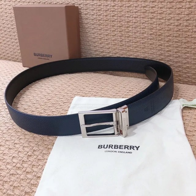 Burberry Cinto de couro reversível preto e marinho 3