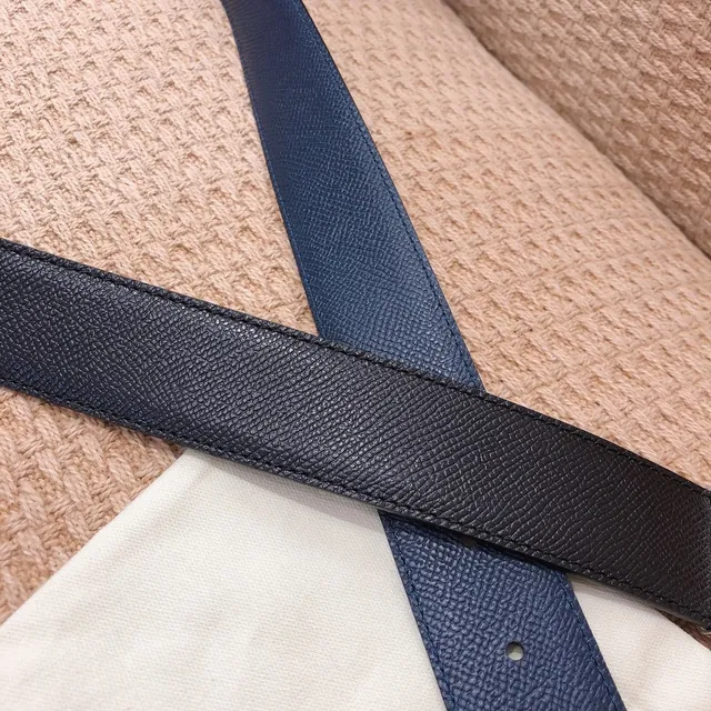 Burberry Cinto de couro reversível preto e marinho 7