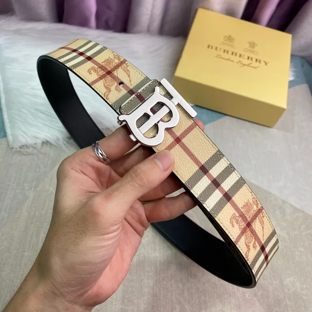 Burberry TB Ceinture Beige Rouge Noir à Carreaux en Cuir 3