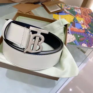 Burberry TB Belt অফ-হোয়াইট এবং কালো রিভার্সিবল চামড়ার বেল্ট