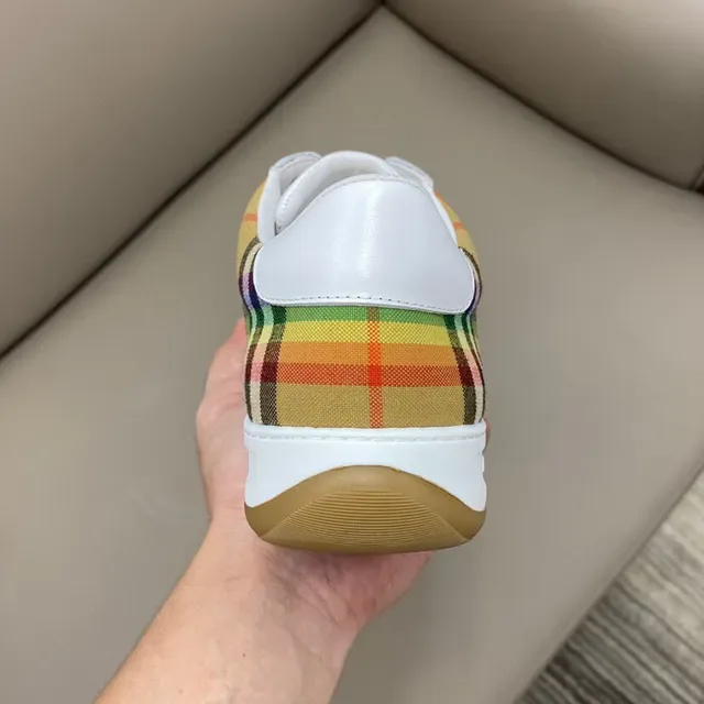 Burberry Sneakers Lifestyle Blanc Multicolore Bas en Cuir et Tissu à Carreaux 2