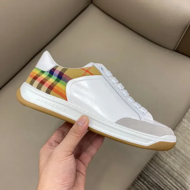 Burberry Sneakers Lifestyle Blanc Multicolore Bas en Cuir et Tissu à Carreaux 5