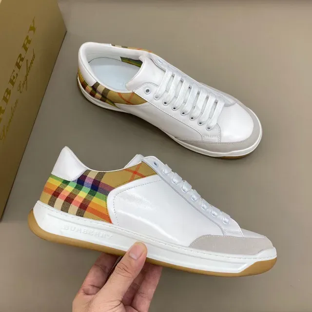Burberry Sneakers Lifestyle Blanc Multicolore Bas en Cuir et Tissu à Carreaux 6