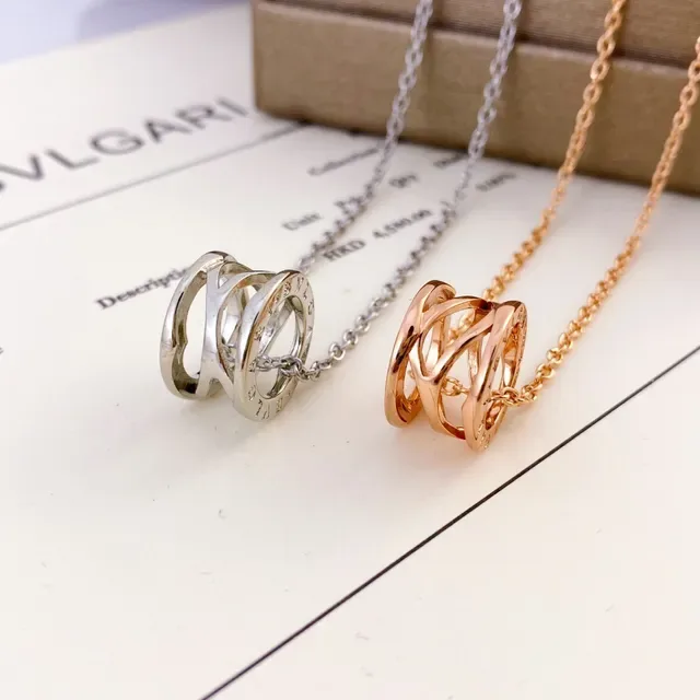 Bvlgari B.zero1 Collier à pendentif cylindrique rotatif 8